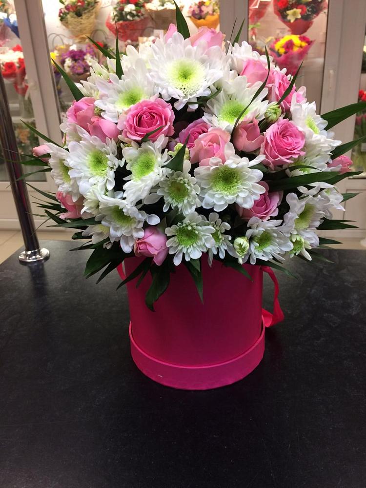 Цветочная композиция из Розы и Хризантемы в шляпной коробке в Городище Волгоградской области